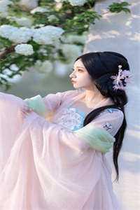 瓦龙成龙同框